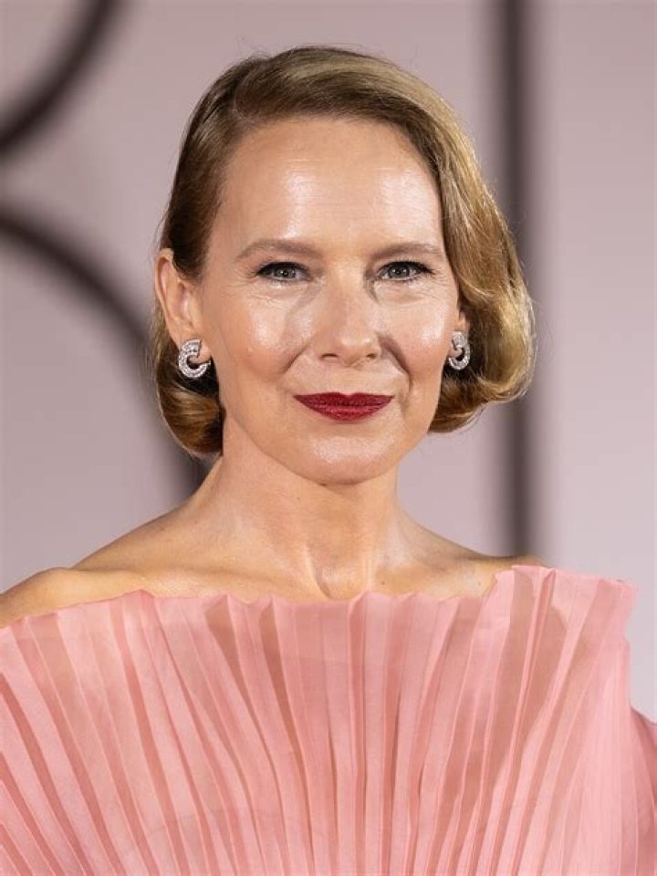 Amy Ryan – Celebsgraphy