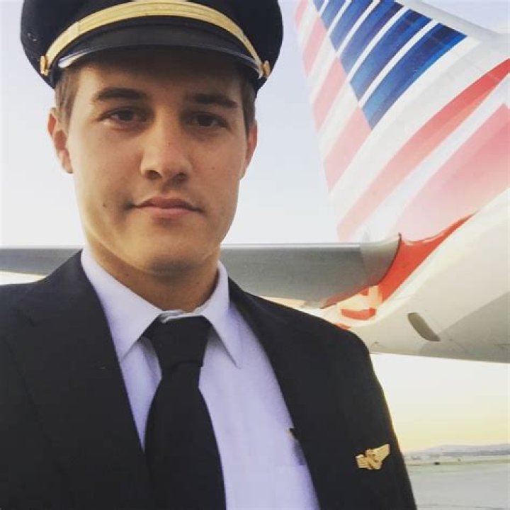 ‘Bachelor’ Star Peter Weber Has a Scar After Serious Face Injury While Filming
