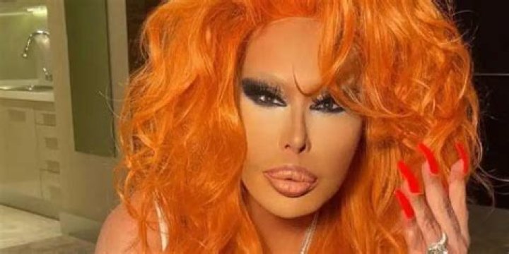 Bülent Ersoy Biography, Age, Height, Husband, Net Worth, Family
