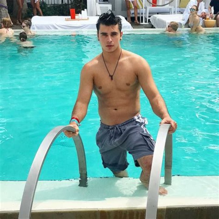 Cyrus Dobre Age | Wiki, Net worth, Bio, Height, Girlfriend ?