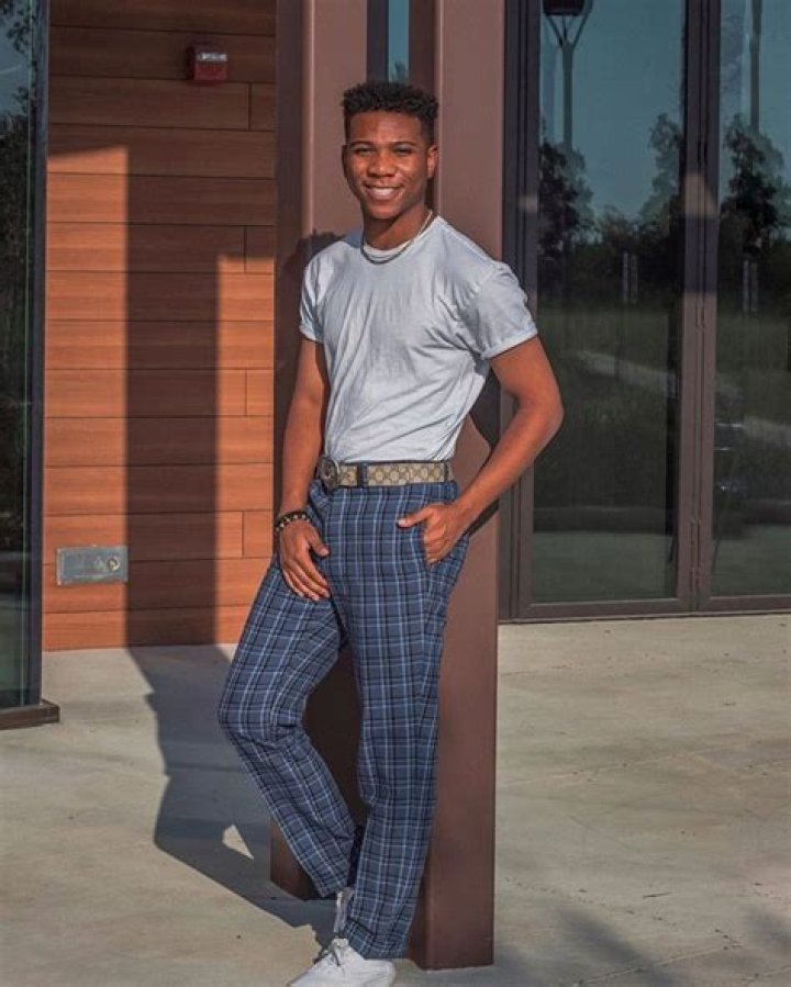 Eliott Brown Age | Wiki, Net worth, Bio, Height, Girlfriend |