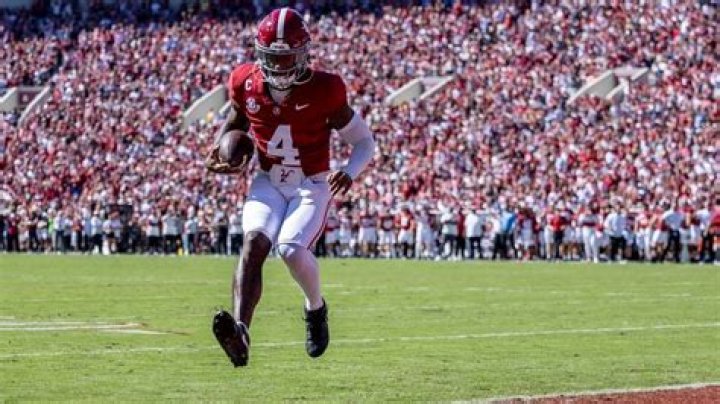 Fans React to Alabama Barker’s Natural Short Hair: ‘You Look So Fire!’