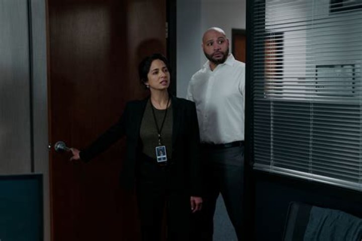 How tall is Aarti Mann