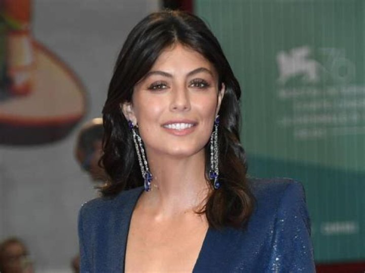 How tall is Alessandra Mastronardi