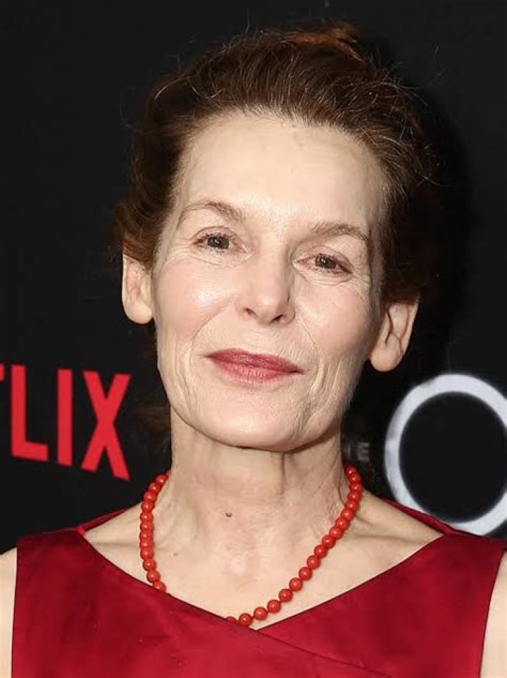 How tall is Alice Krige