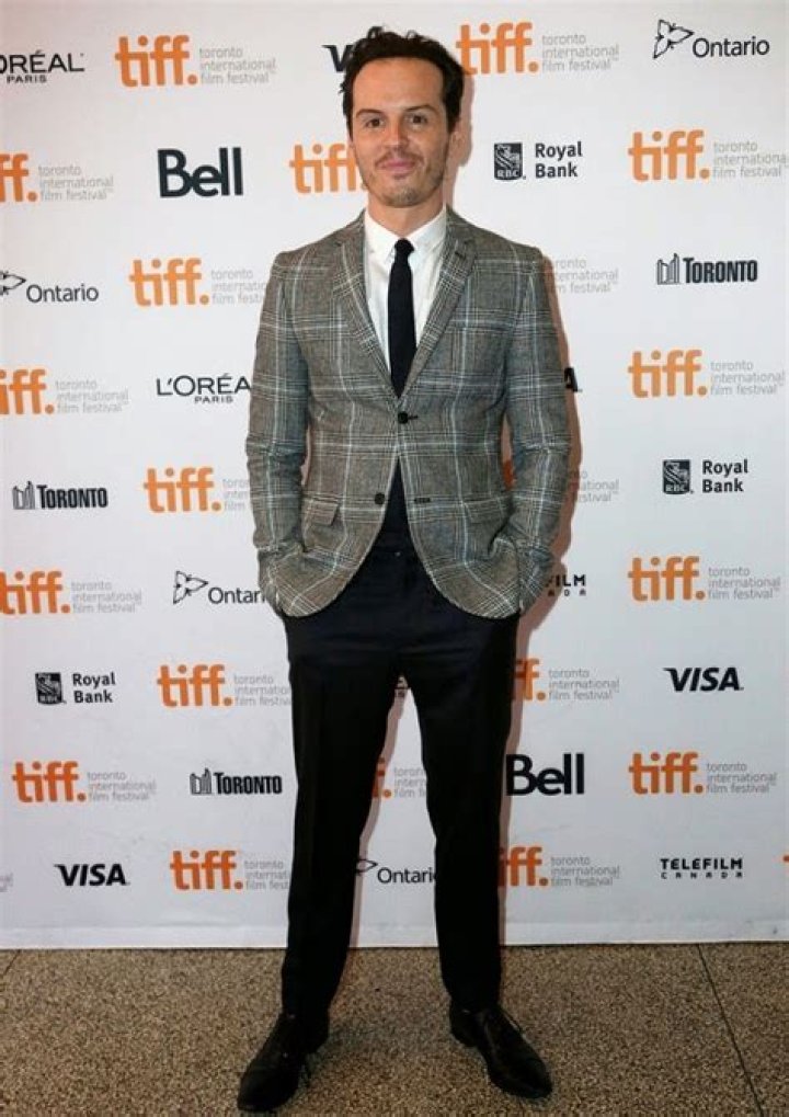 How tall is Andrew Scott
