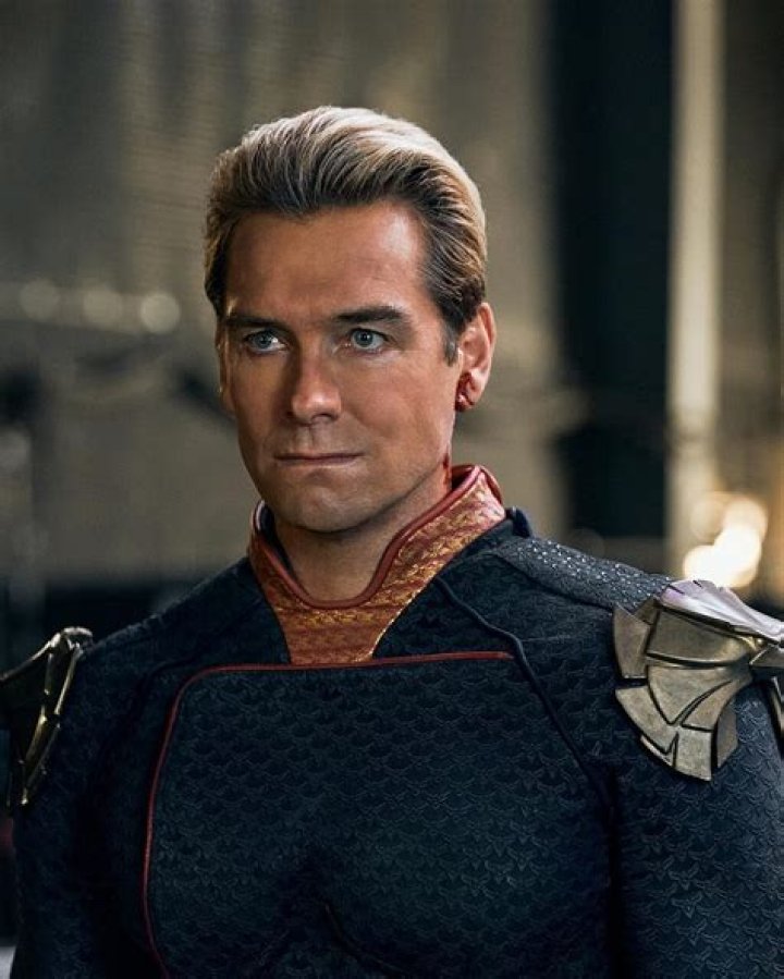 How tall is Antony Starr