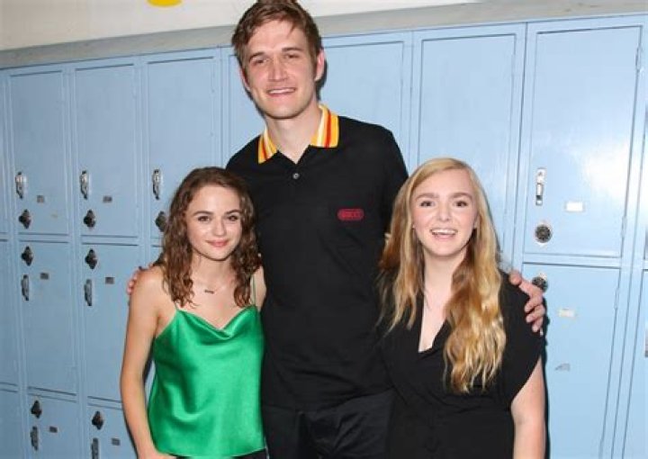 How tall is Bo Burnham