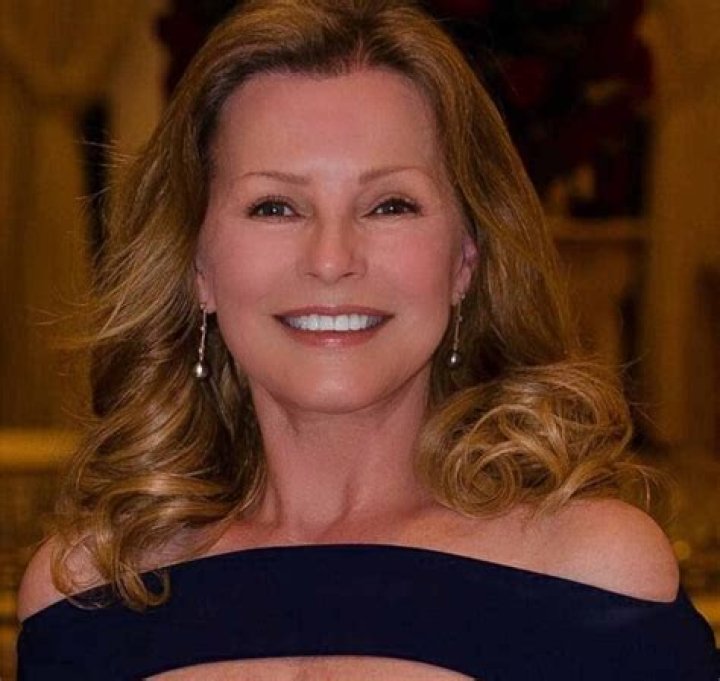 How tall is Cheryl Ladd