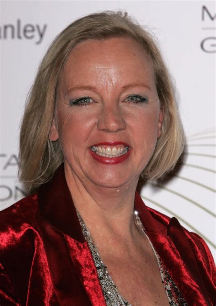 How tall is Deborah Meaden