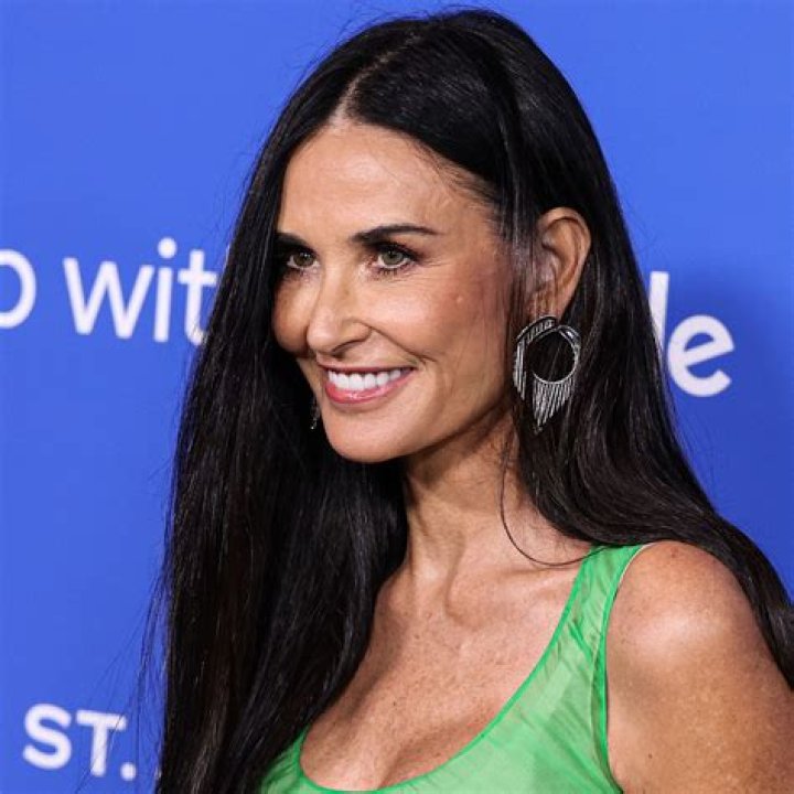 How tall is Demi Moore