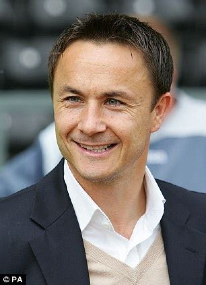 How tall is Dennis Wise