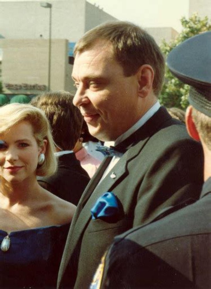 How tall is Larry Drake