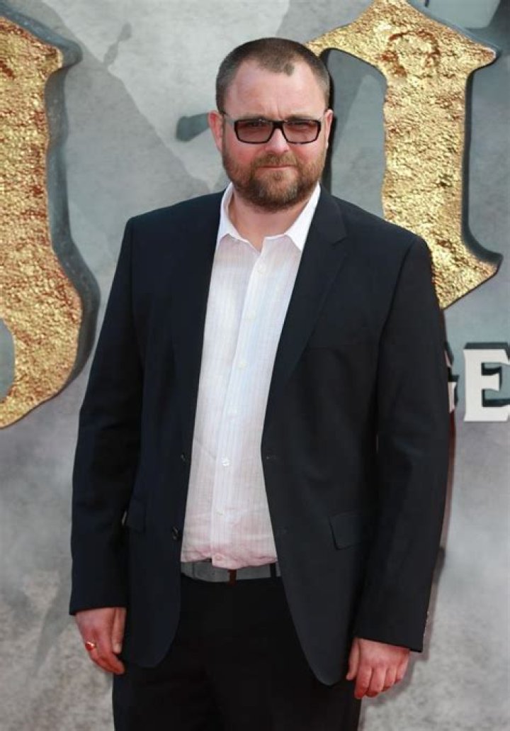 How tall is Neil Maskell