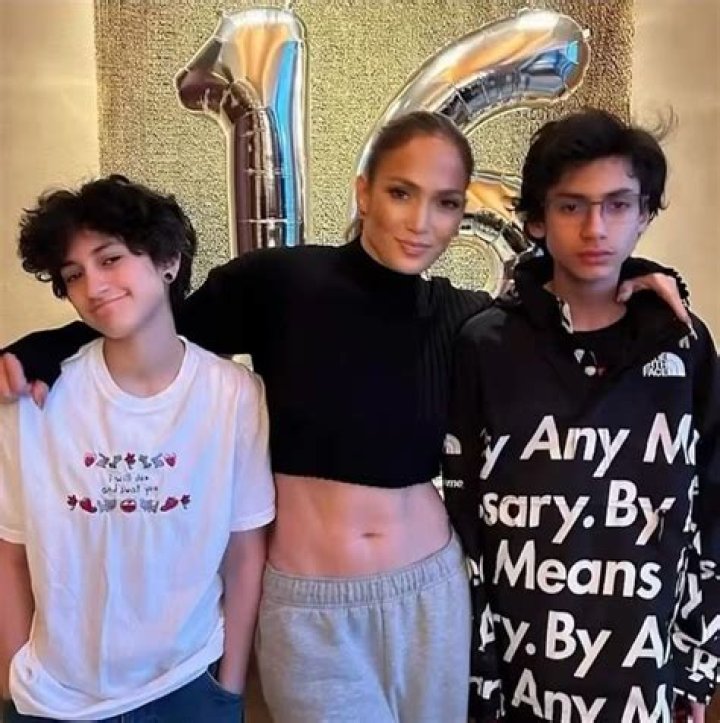 Jennifer Lopez Hints at Drake Break up With Cryptic Instagram Post
