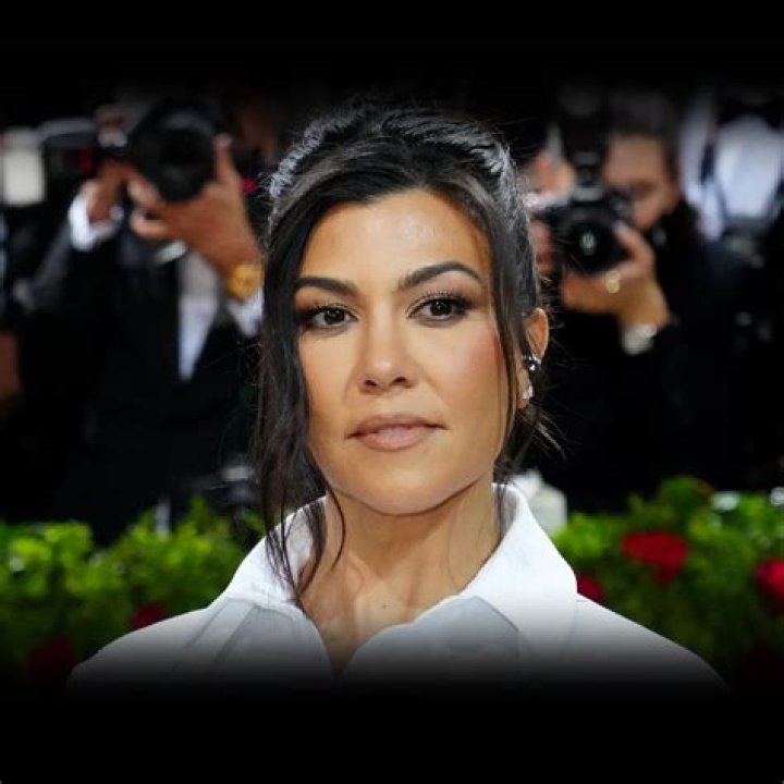 Kourtney Kardashian – Celebsgraphy
