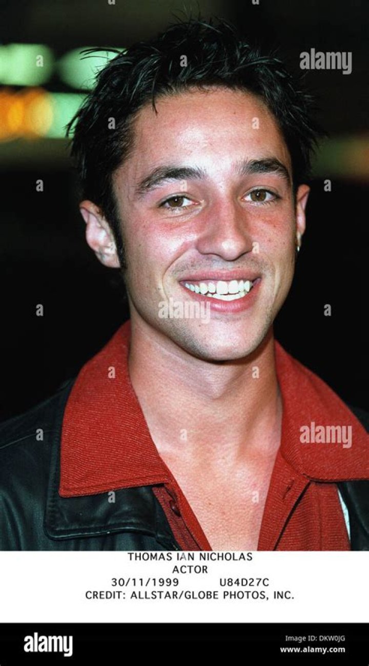 Thomas Ian Nicholas: Wife, net worth, tattoos, smoking & body facts