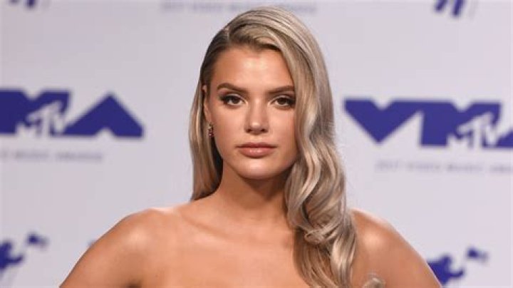 Um, Did YouTuber Alissa Violet Really Just Reveal She’s Pregnant?
