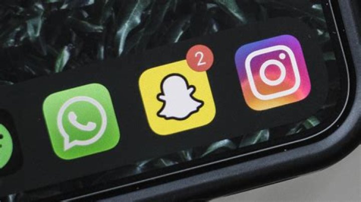 What Does Fs Mean On TikTok, Instagram, Snapchat and Text Messages?