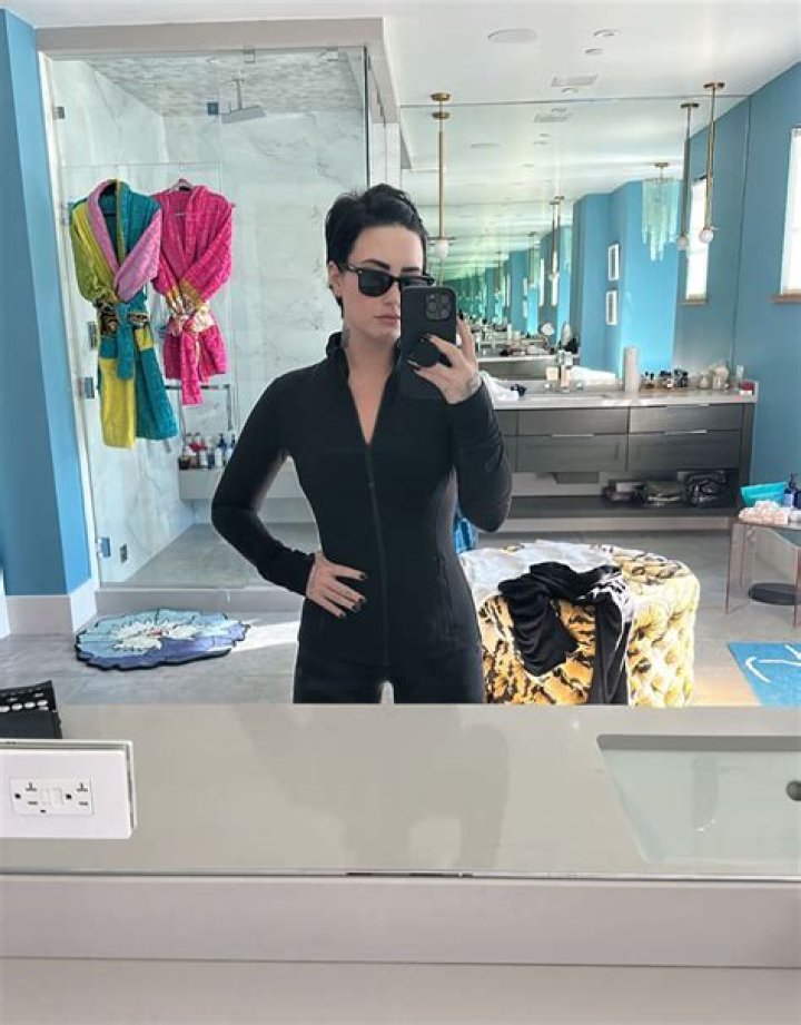 Wow! Demi Lovato Flaunts Her Incredible Bikini Bod While Vacationing in Bora Bora: ‘Heaven on Earth’